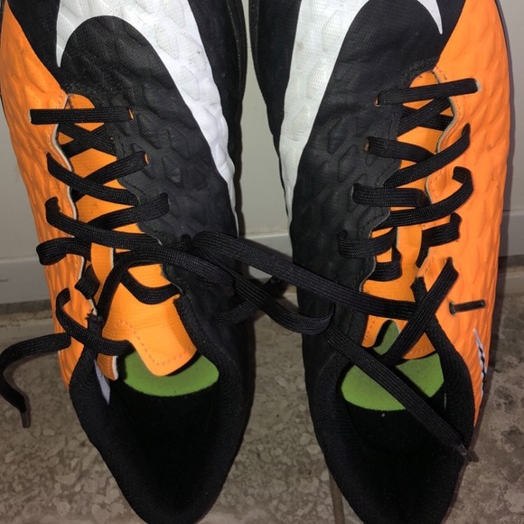 Hypervenom soccer shoes - Picture 2 of 4